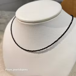Halsband med glittrig fasettslipad 3 mm svart spinell