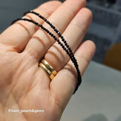 Halsband med glittrig fasettslipad 3 mm svart spinell
