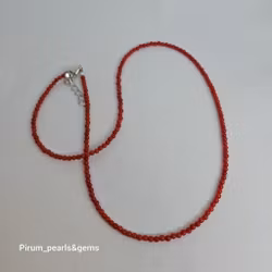 Halsband med röd 4 mm korall