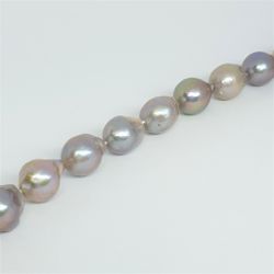 Silvergrå metallic droppformade pärlor 13x15 mm