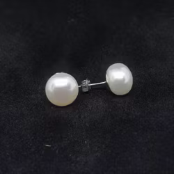 Vita pärlor på silverstift ca 6,5 mm