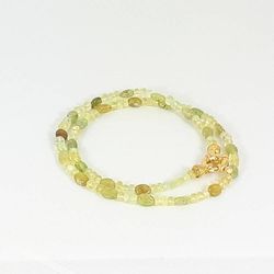Halsband med prehnit och granat