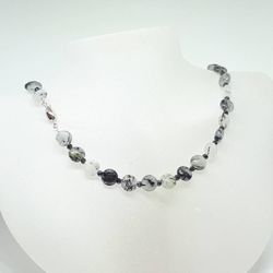 Halsband med rutilkvarts och silver
