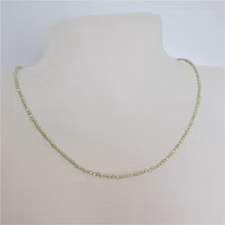 Halsband med fasettslipad 3 mm peridot