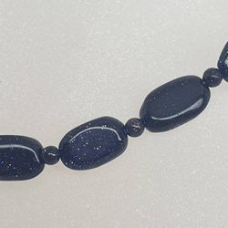 Halsband med blå sunstone