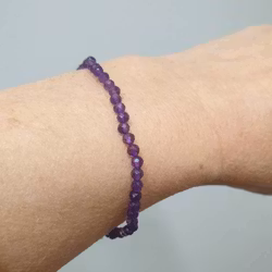 Fasetterad ametist resårarmband med silver