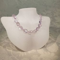 Halsband med ametister och vackert silverlås