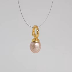 Rosa fasettpärla på låsbart förgyllt silverhänge