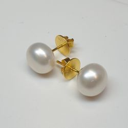 Vita pärlor på förgyllda silverstift 10 mm