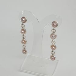 Örhängen med rosa pärlor på silver