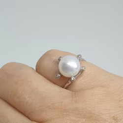 Silverring med stor vit odlad pärla