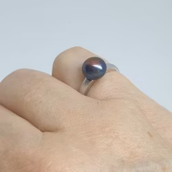 Silverring med blå odlad pärla