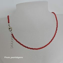 Halsband med röd 2 mm korall