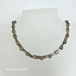 Halsband med fasettslipad rökfärgad kvarts