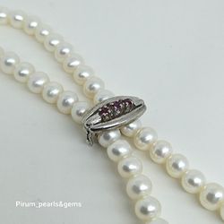 Pärlavkortare för pärlcollier med röda stenar