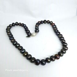 Vackert halsband blå-gröna pärlor 7,5-8 mm med silverlås