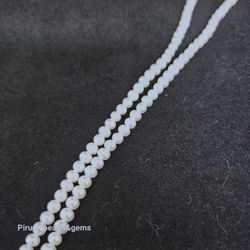 Vita små semirunda pärlor 3,5-4 mm