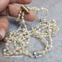Dubbelradigt pärlcollier med vita,blå och guld japanska pärlor