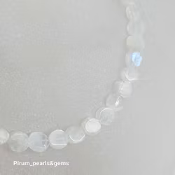 Halsband med månsten och silverlås