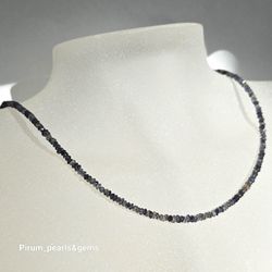 Halsband med 2 mm fasettslipad iolit