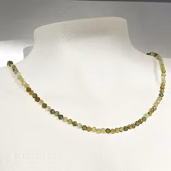 Halsband med fasettslipad grossular granat 3 mm