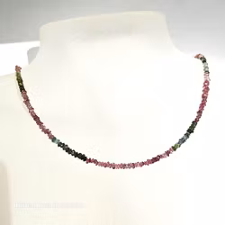 Halsband med fasettslipad 2-3 mm flerfärgad turmalin