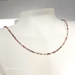 Halsband med 2,5 mm rhodonit i rosa och grått