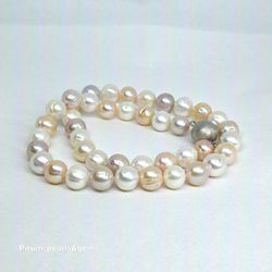 Halsband med naturfärgade mix pärlor 9,5-10 mm