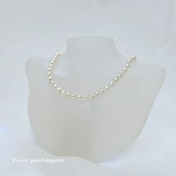 Pärlcollier med 6 mm vita japanska akoya pärlor och silverlås