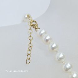 Halsband med vita runda pärlor 6,5 mm, extra långt