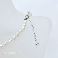 Halsband med vita runda pärlor 6,5 mm med kedja