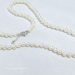 Halsband med vita runda pärlor 6,5 mm med kedja