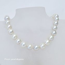 Halsband med stora 11 mm metallic vita pärlor