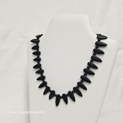 Halsband med tuff mattpolerad svart onyx
