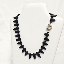 Halsband med tuff mattpolerad svart onyx