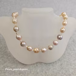 Halsband med naturfärgade metallic pärlor 11-12 mm