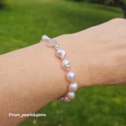 Armband med rosa barocka pärlor och silverlås