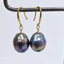 Stora blå-gröna barocka pärlor på förgylld silverkrok