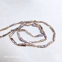 Långt pärlhalsband med avlånga smala rosa pärlor