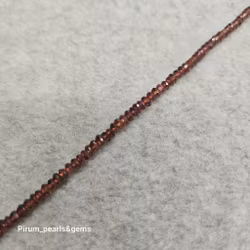 Granat 3 mm fasettslipade på sträng