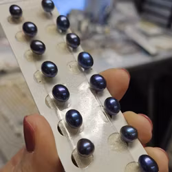 Droppformade blå pärlor 7-7,5 mm