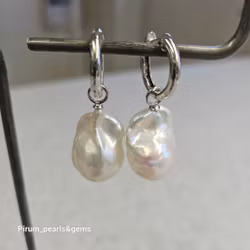 Vit stor barock pärla 14x20 mm på silverögla