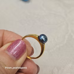Förgylld frostad silverring med blå odlad pärla