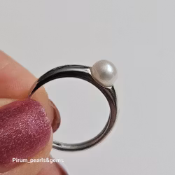 Silverring med liten vit odlad pärla