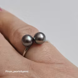 Silverring med grå-gröna pärlor