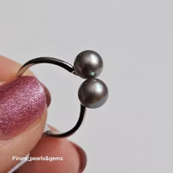 Silverring med grå-gröna pärlor