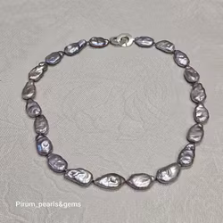 Pärlhalsband med syrenlila ovala pärlor och vackert silverlås