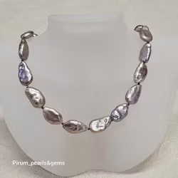 Pärlhalsband med syrenlila ovala pärlor och vackert silverlås