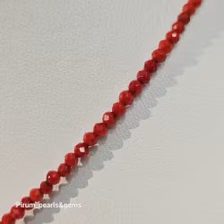 Halsband med röd fasettslipad 2 mm korall