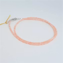 Halsband med rosa opal och silverlås